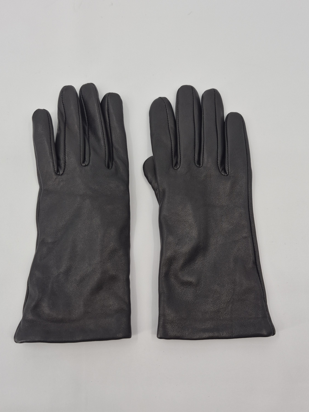 QUINCE Cashmere Lined Lambskin Leather Gloves Medium Black